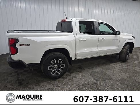 Used 2025 Chevrolet Colorado Z71 AWD/4WD image 3