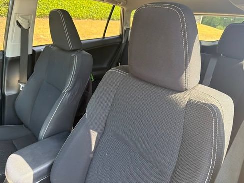 Used 2018 Toyota RAV4 XLE w/ Plus Extra Value Package FWD image 11