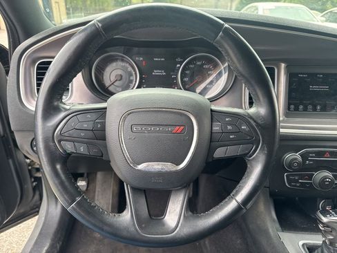 Used 2019 Dodge Charger SXT RWD image 9