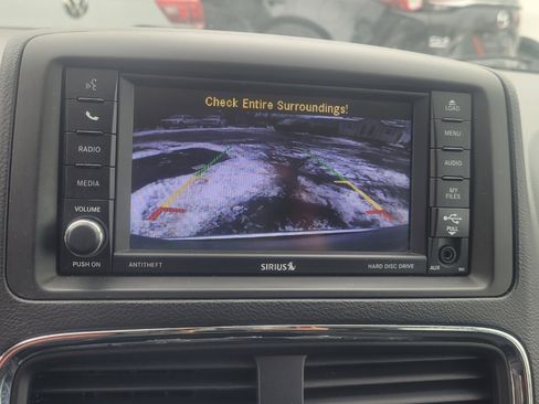 Used 2018 Dodge Grand Caravan SE w/ UConnect Hands-Free Group image 17