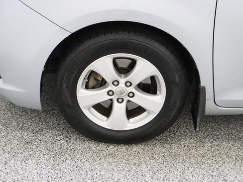 Used 2014 Toyota Sienna LE FWD image 11