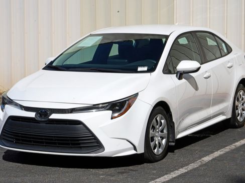 Used 2023 Toyota Corolla LE w/ Carpet Mat Package (TMS) FWD image 41