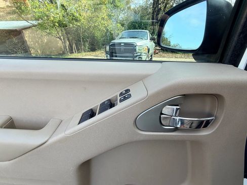 Used 2015 Nissan Frontier SV w/ SV Value Truck Package image 16