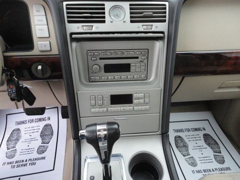 Used 2006 Lincoln Navigator Luxury image 6