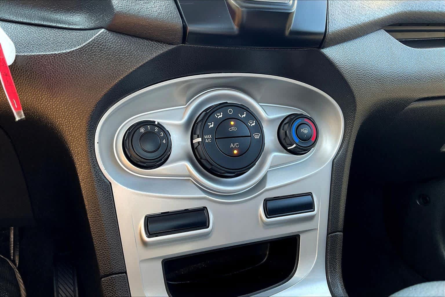Used 2019 Ford Fiesta SE FWD image 33