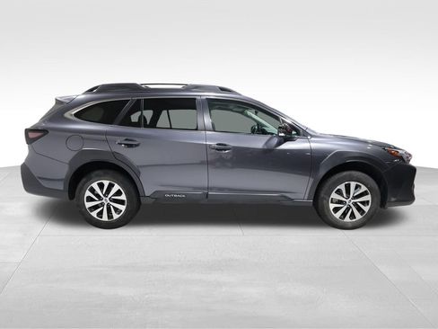 Used 2025 Subaru Outback Premium image 5