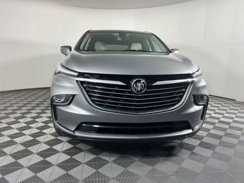 Used 2024 Buick Enclave Essence image 2