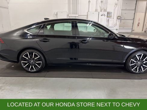 Used 2025 Honda Accord Touring image 8