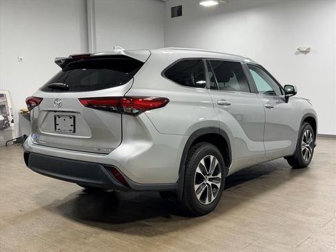 Used 2023 Toyota Highlander XLE image 4