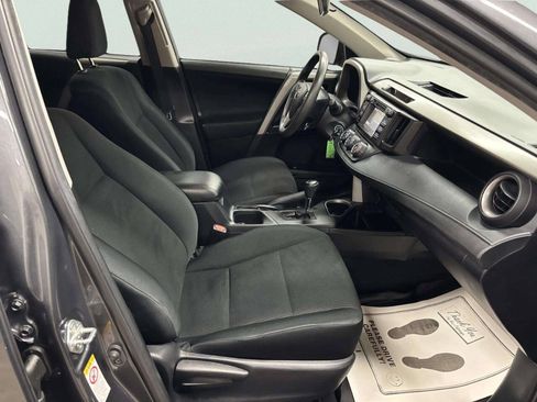 Used 2018 Toyota RAV4 LE AWD/4WD image 18