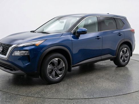 Used 2025 Nissan Rogue SV AWD/4WD image 3