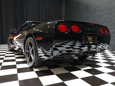 Used 2001 Chevrolet Corvette Convertible w/ Preferred Equipment Group2 RWD image 28