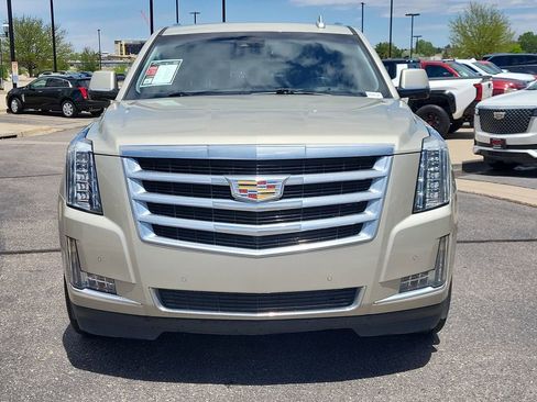 Used 2016 Cadillac Escalade Luxury AWD/4WD image 9