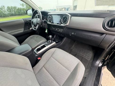Used 2022 Toyota Tacoma SR5 w/ SR5 Appearance Package (SM) RWD image 31