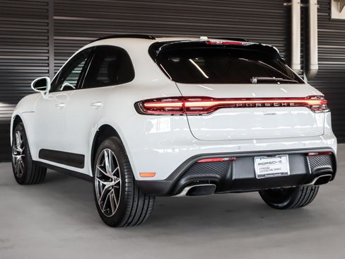 Certified 2024 Porsche Macan AWD/4WD image 3