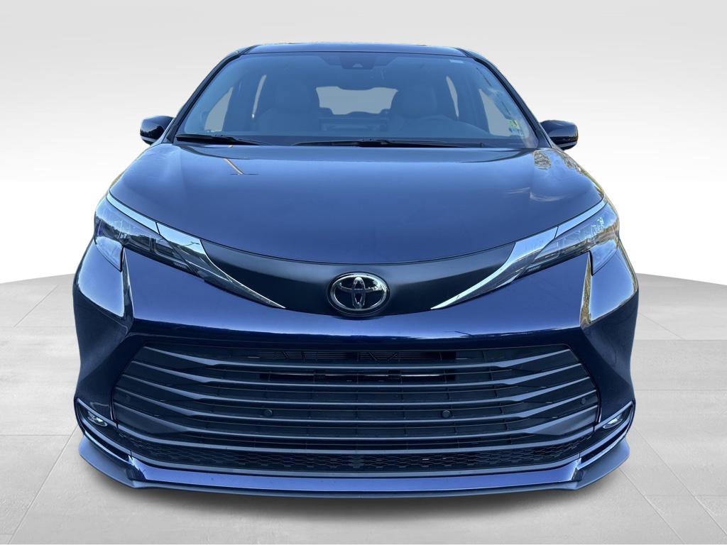 New 2026 Toyota Sienna XLE AWD/4WD image 8