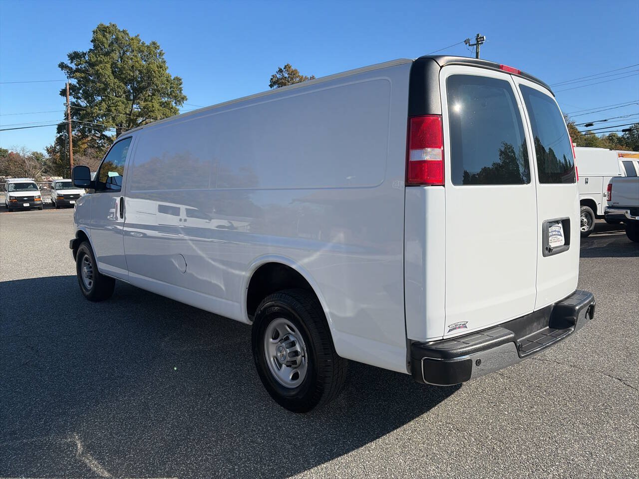 Used 2022 Chevrolet Express 3500 Extended w/ Driver Convenience Package RWD image 7