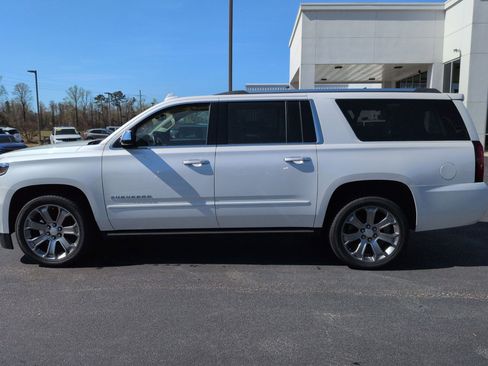 Used 2020 Chevrolet Suburban Premier w/ Premier 6.2L Value Package image 8