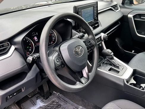 Used 2020 Toyota RAV4 XLE FWD image 17
