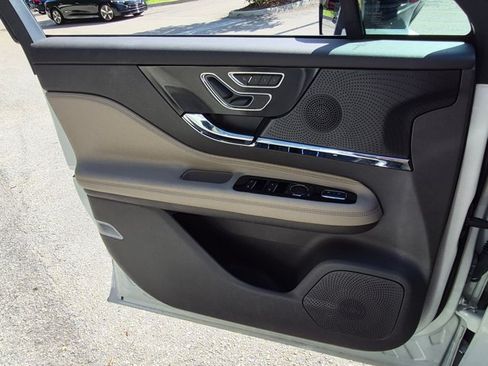 Used 2024 Lincoln Corsair FWD image 10