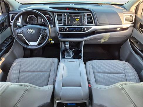 Used 2018 Toyota Highlander Plus FWD image 16