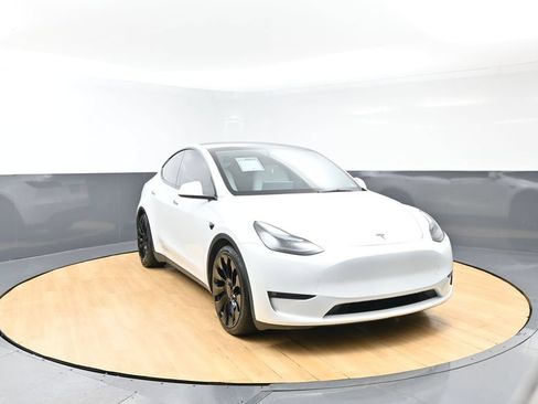 Used 2023 Tesla Model Y Performance AWD/4WD image 3