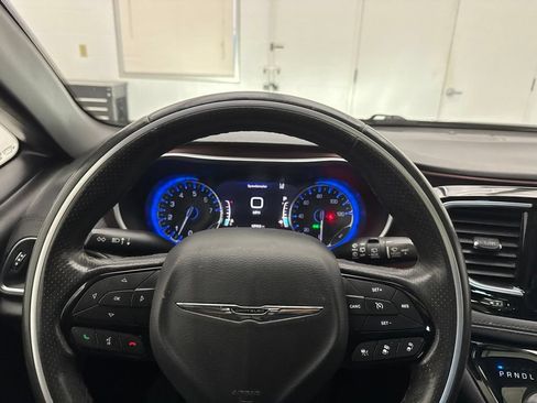 Used 2020 Chrysler Pacifica Limited FWD image 16
