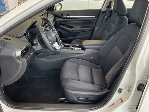 Used 2023 Nissan Altima 2.5 SV w/ SV Premium Package AWD/4WD image 10