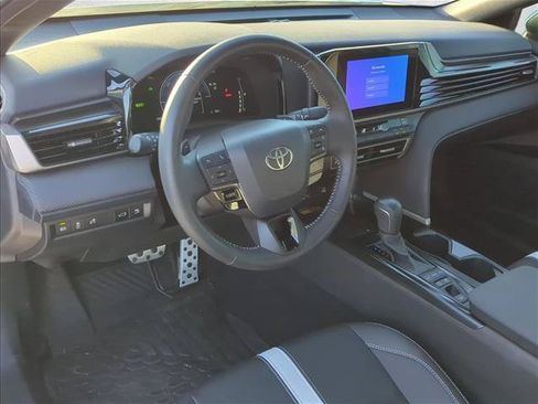 Used 2025 Toyota Camry SE FWD image 9