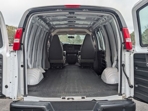 Used 2020 Chevrolet Express 2500 w/ Driver Convenience Package image 17