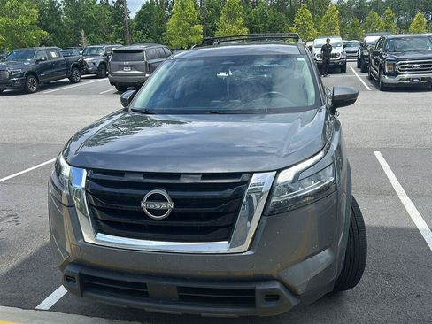 Used 2022 Nissan Pathfinder SV AWD/4WD image 2