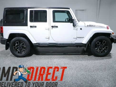 Used 2017 Jeep Wrangler Unlimited Sahara AWD/4WD image 6