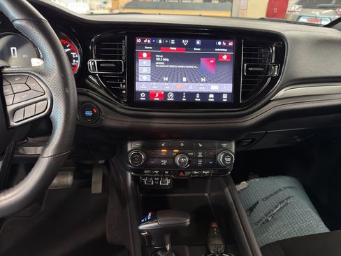 Used 2025 Dodge Durango GT AWD/4WD image 7