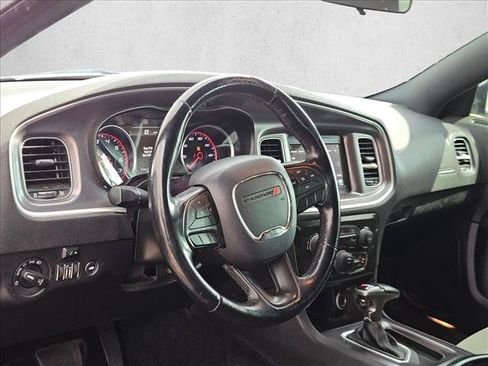 Used 2019 Dodge Charger SXT w/ Driver Confidence Group RWD image 9