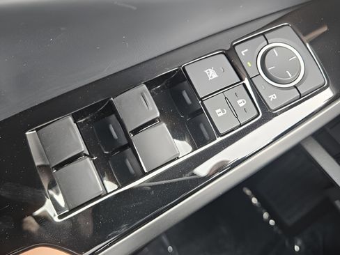 Used 2025 Lexus IS 350 F Sport w/ Accessory Package RWD image 27