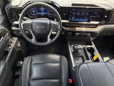 Used 2024 Chevrolet Silverado 1500 LT Trail Boss w/ LT Trail Boss Premium Package AWD/4WD image 18