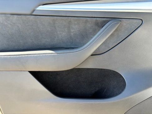 Used 2023 Tesla Model Y Long Range image 13