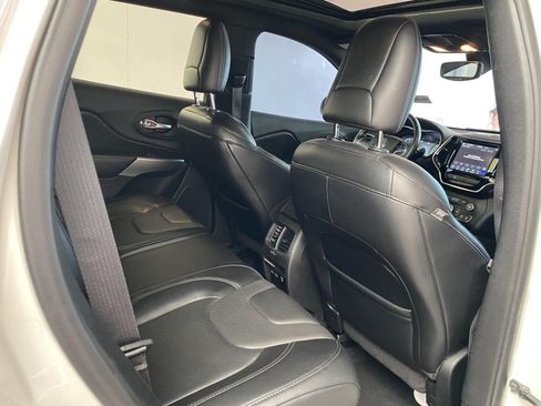 Used 2019 Jeep Cherokee High Altitude FWD image 12