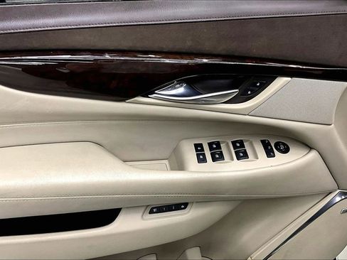 Used 2015 Cadillac Escalade Luxury image 20