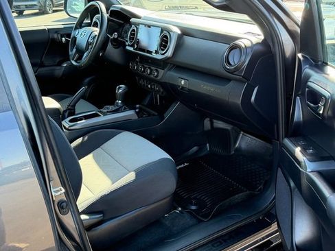 Used 2020 Toyota Tacoma TRD Sport w/ Technology Package AWD/4WD image 25