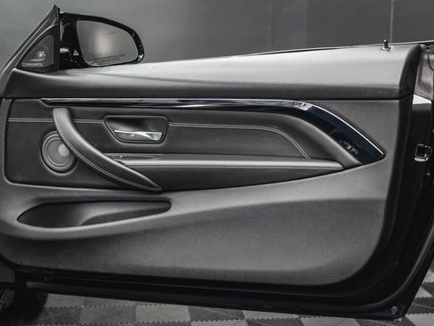 Used 2016 BMW M4 Convertible image 39