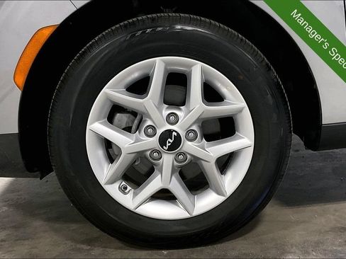 Used 2025 Kia Soul LX w/ LX Technology Package FWD image 10