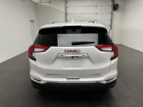 Used 2022 GMC Terrain SLT w/ Infotainment Package II AWD/4WD image 8