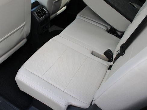 Used 2018 Volkswagen Tiguan SE w/ Panoramic Sunroof Package image 17