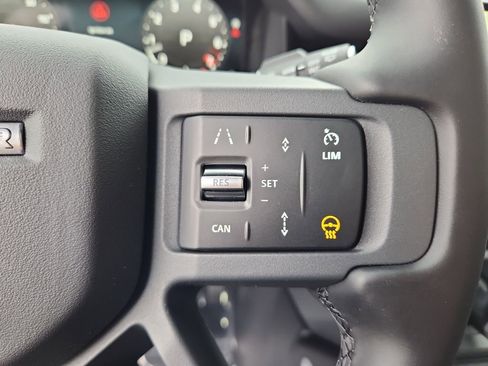 Used 2025 Land Rover Defender 130 S image 18
