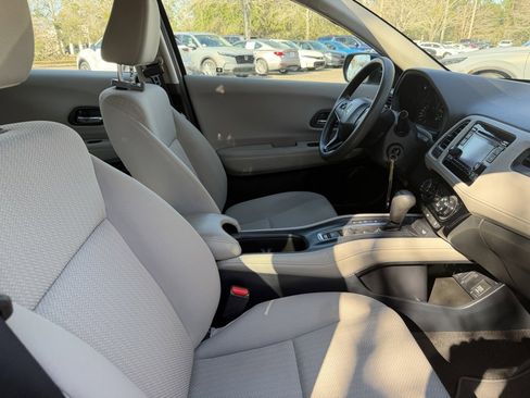 Used 2017 Honda HR-V LX image 9
