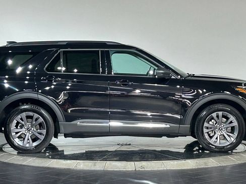 Used 2025 Ford Explorer Active w/ Active Comfort Package AWD/4WD image 11
