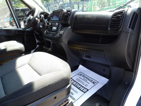Used 2025 RAM ProMaster 2500 w/ U-Haul Equipment Group FWD image 32