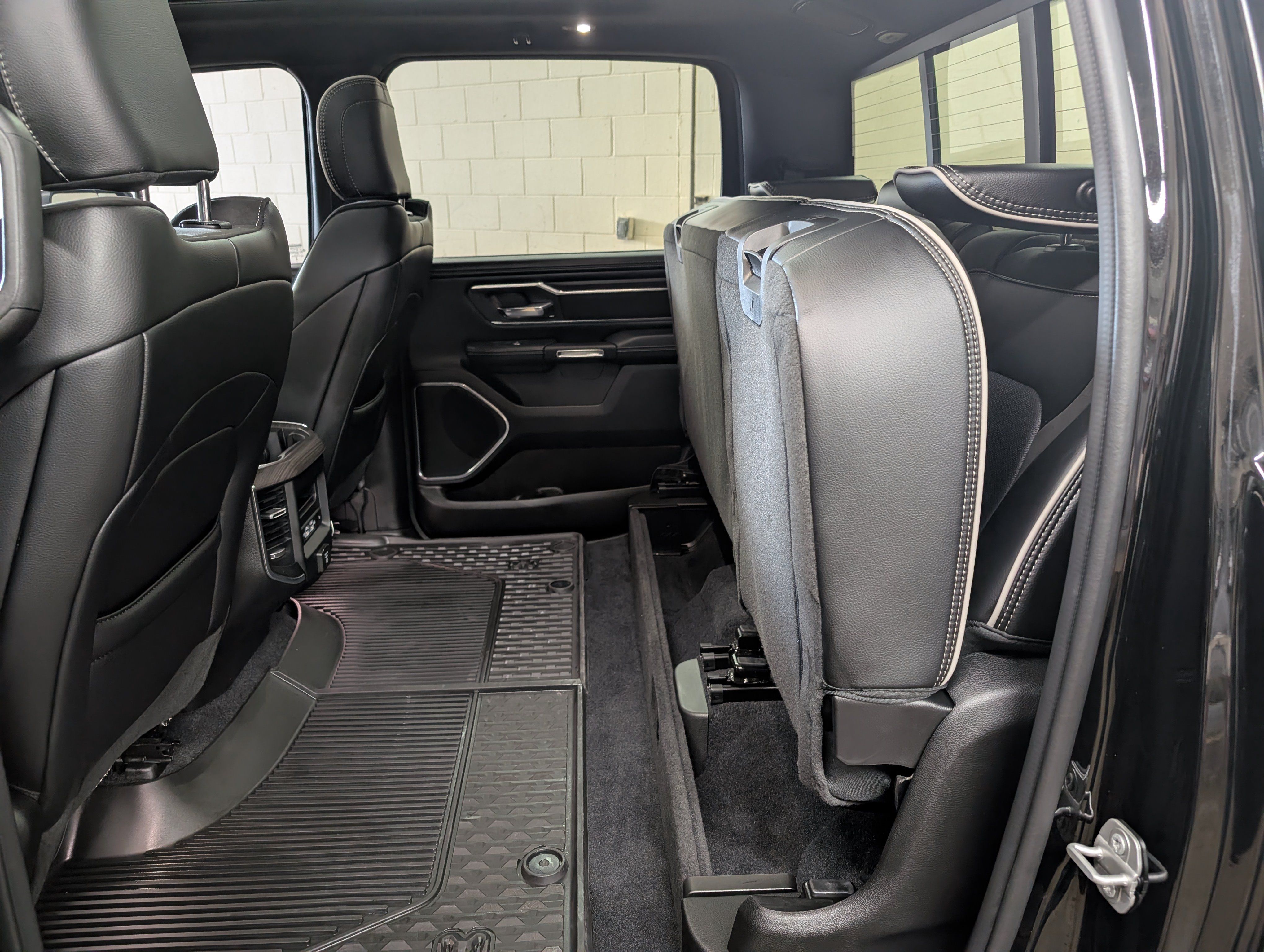 Used 2025 RAM 1500 Laramie w/ Sport Appearance Package AWD/4WD image 11