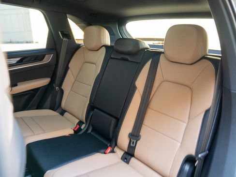 Certified 2026 Porsche Cayenne AWD/4WD image 23